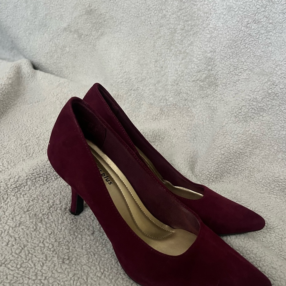 Heels - Picture 3 of 5
